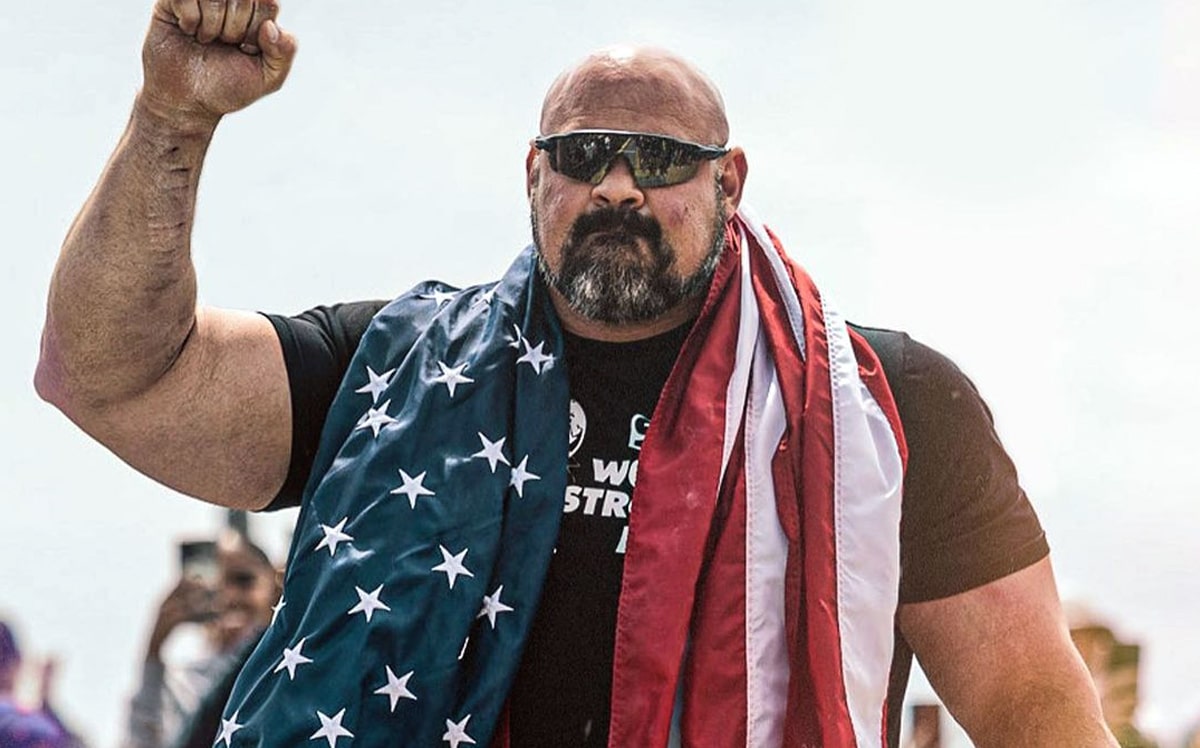 Brian Shaw raising his fist with an American flag at his final World's Strongest Man