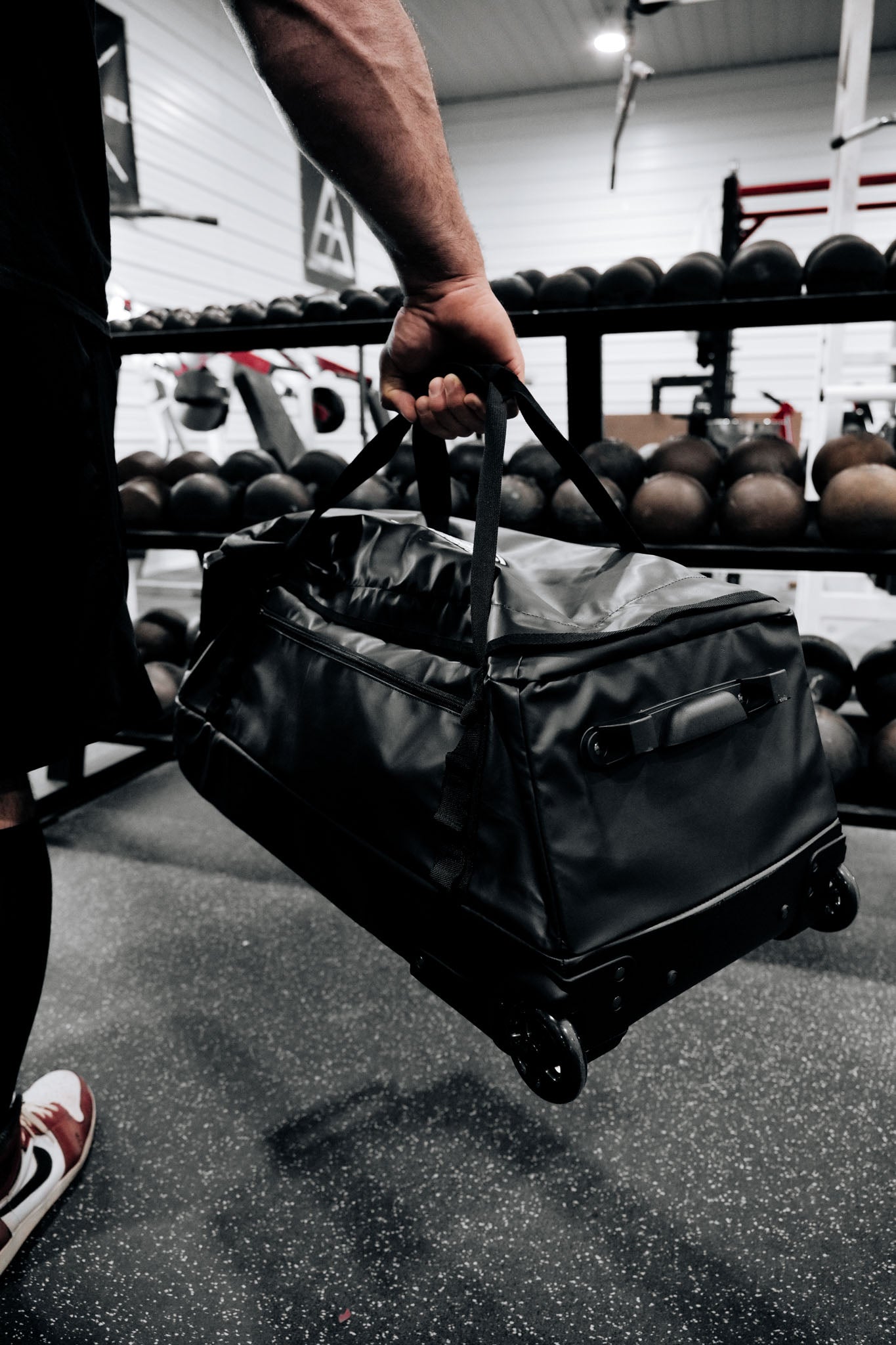 STRONGEST MAN ON EARTH ROLLER BAG