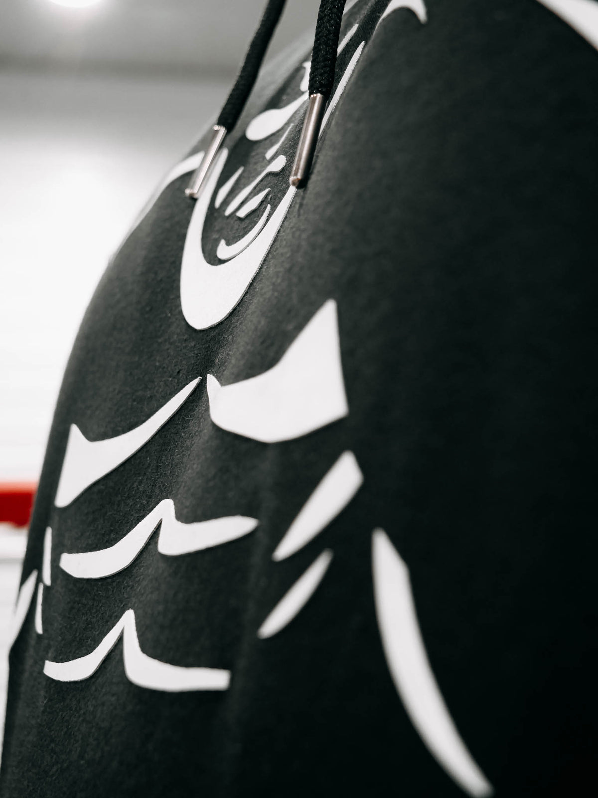 SHAW STRENGTH FIGURE HOODIE BLACK